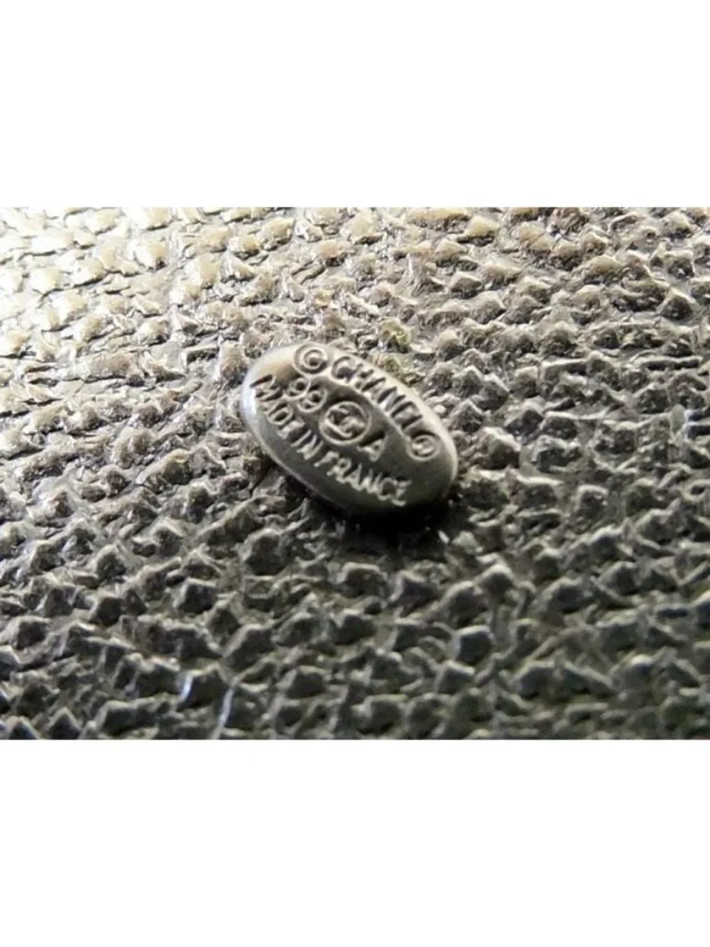 Chanel 99a brooch